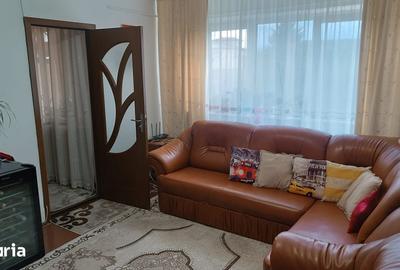 Apartament cu 2 camere nedecomandat în Republicii