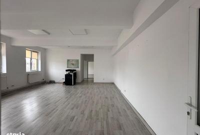 Spațiu comercial, de 3,700 mp, în Central - 13