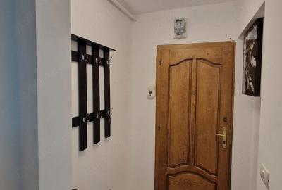 Apartament cu 3 camere decomandat în Podgoria