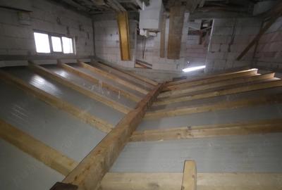 Casă cu 8 camere cu Teren 2800 Mp în Maciova
