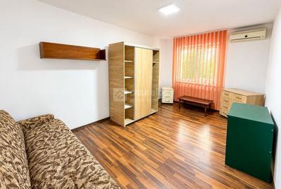 Apartament cu 2 camere decomandat, mobilat în Central