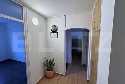 Apartament cu 2 camere decomandat, mobilat în Republicii