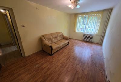 Apartament cu 3 camere decomandat în Rahova
