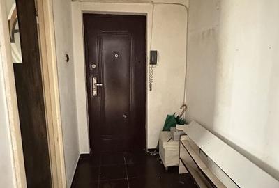 Apartament cu 4 camere semidecomandat în Exterior Vest