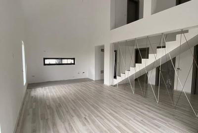 Casă cu 4 camere cu Teren 300 Mp în Astra