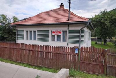 Casă individuală cu 2 camere cu Canalizare în Tulgheș - 1