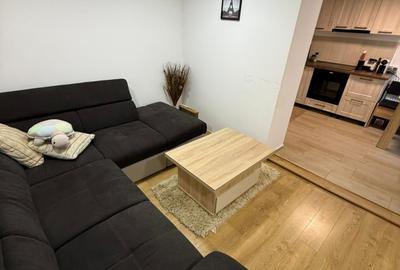 Apartament cu 3 camere semidecomandat în Central