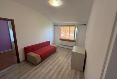 Apartament cu 3 camere semidecomandat, mobilat în Km 4-5