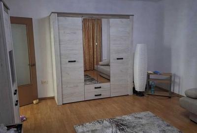 Garsonieră, mobilată în Titan