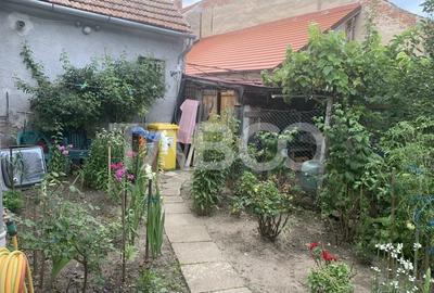 Casă cu 2 camere decomandat cu Canalizare în Orașul de Jos - 11