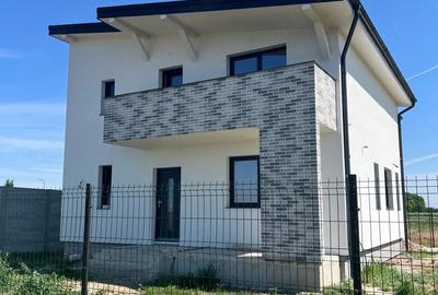 Casă cu 3 camere cu Teren 700 Mp în Vetiș