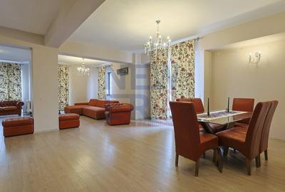 Apartament cu 9 camere decomandat, mobilat în Polonă - 4