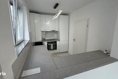 Apartament cu 3 camere decomandat în Cristian