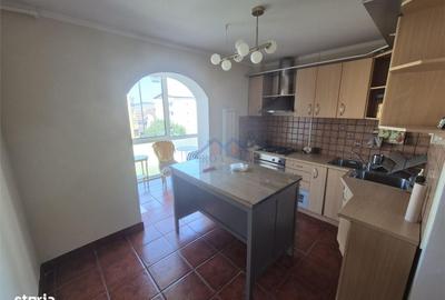 Apartament cu 3 camere decomandat în Tolstoi