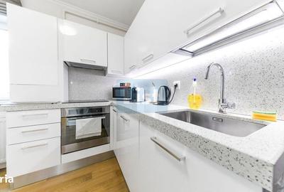 Apartament cu 3 camere decomandat, mobilat în Central