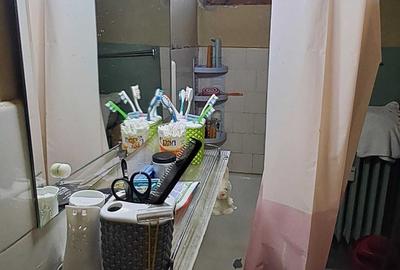 Apartament cu 3 camere semidecomandat în Baba Novac