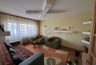Apartament cu 3 camere decomandat în Sud