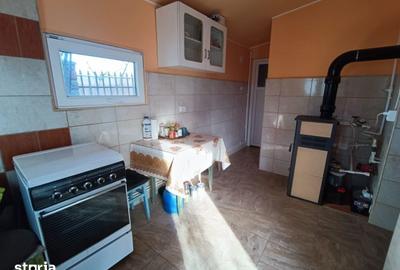 Casă cu 3 camere semidecomandat cu Teren 1500 Mp în Românești - 8