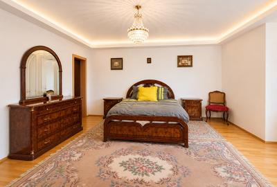 Casă individuală cu 8 camere cu Teren 750 Mp în Central - 12