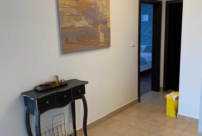Apartament cu 3 camere decomandat în Exterior Vest