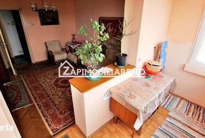 Apartament cu 3 camere decomandat în Libertății
