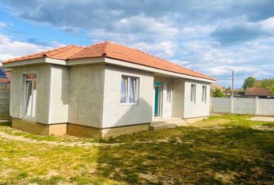 Casă cu 4 camere în Cihei