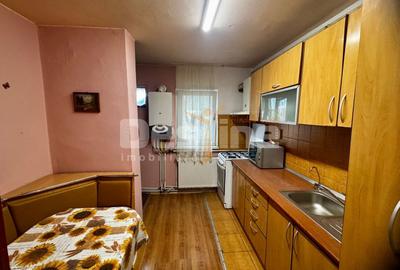 Apartament cu 3 camere decomandat, mobilat în Central