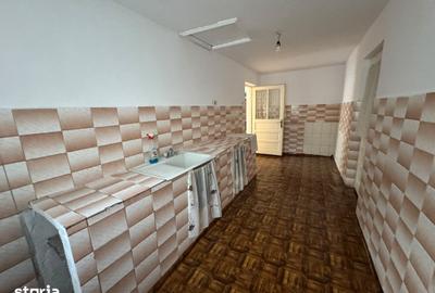 Casă cu 3 camere cu Teren 800 Mp în CFR
