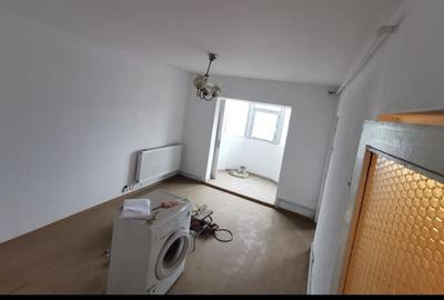 Garsonieră decomandată în Micro 1 - 2
