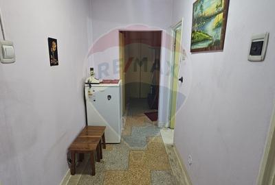 Apartament cu 2 camere decomandat în Cornișa - 2