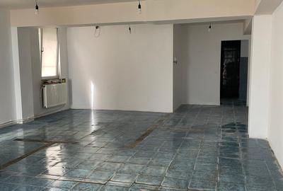 Spațiu comercial, de 350 mp, în Central - 3