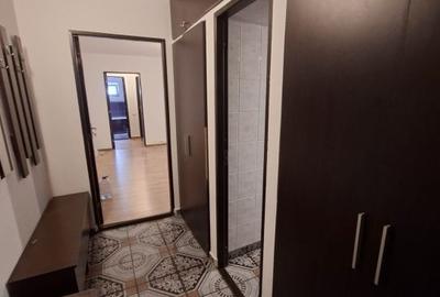 Apartament cu 2 camere semidecomandat, mobilat în Rovine