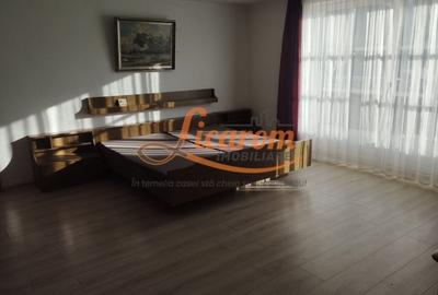 Apartament cu 3 camere decomandat, mobilat în Cristian