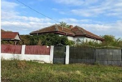 Casă cu 3 camere cu Teren 2388 Mp în Vadu Pașii