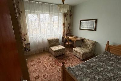 Apartament cu 3 camere decomandat în Petros - 1