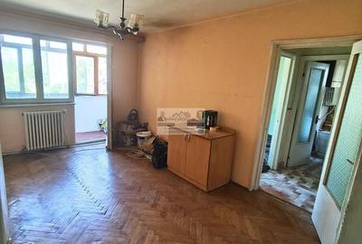 Apartament cu 4 camere semidecomandat în Central