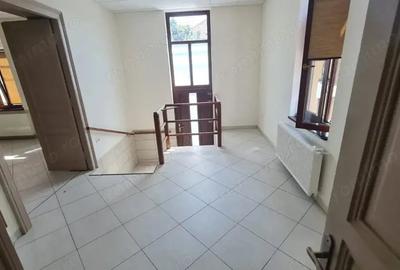 Spațiu comercial, de 110 mp, în Central