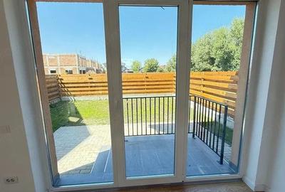 Casă cu 4 camere cu Teren 300 Mp în Stupini