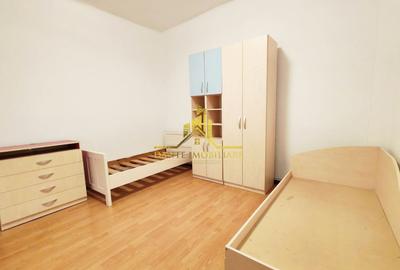 Apartament cu 3 camere decomandat, mobilat în Central