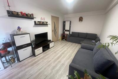 Apartament cu 3 camere decomandat, mobilat în Valea Rosie