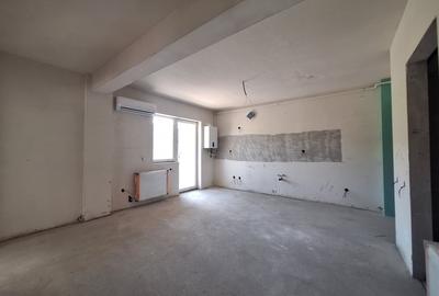 Apartament cu 3 camere semidecomandat în Florești