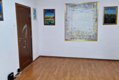 Apartament cu 2 camere decomandat în Drumul Taberei