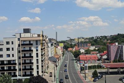 Apartament cu 3 camere semidecomandat, mobilat în Central - 1