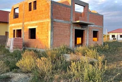 Casă cu Teren 650 Mp în Pădureni - 1