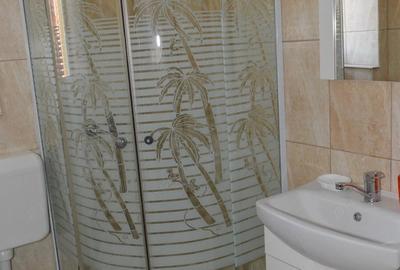 Casă cu 8 camere cu Teren 1200 Mp în Sânmartin