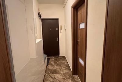 Apartament cu 3 camere semidecomandat, mobilat în Circumvalațiunii - 13
