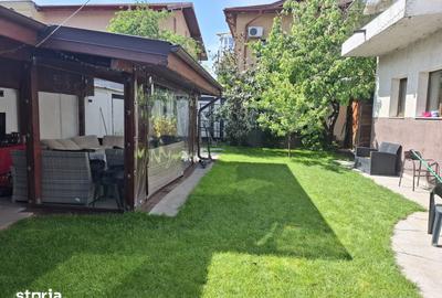 Casă cu 8 camere cu Teren 500 Mp în Tei - 1