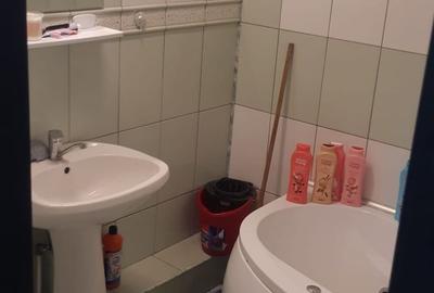 Apartament cu 3 camere în Apărătorii Patriei