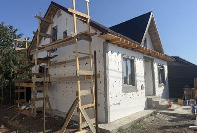 Casă cu 3 camere în Lumina