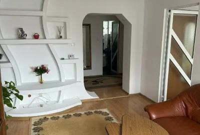 Apartament cu 3 camere semidecomandat în Ultracentral